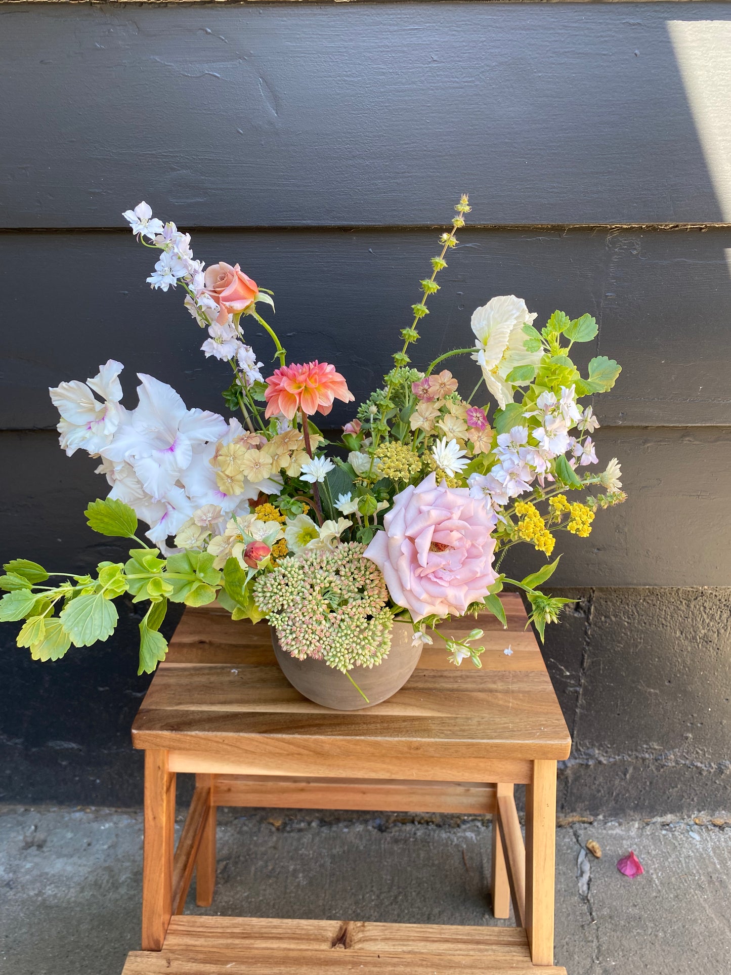 Moyen Floral Arrangement